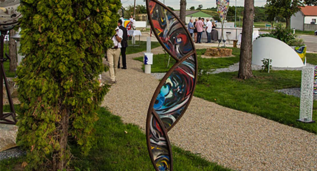 Skulptur trifft Natur